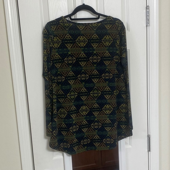 NWOT LulaRoe Lynnae Long Sleeve Top (M) - Picture 2 of 6